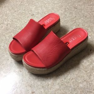 BOUNDABLE ITEM: Platform sandals